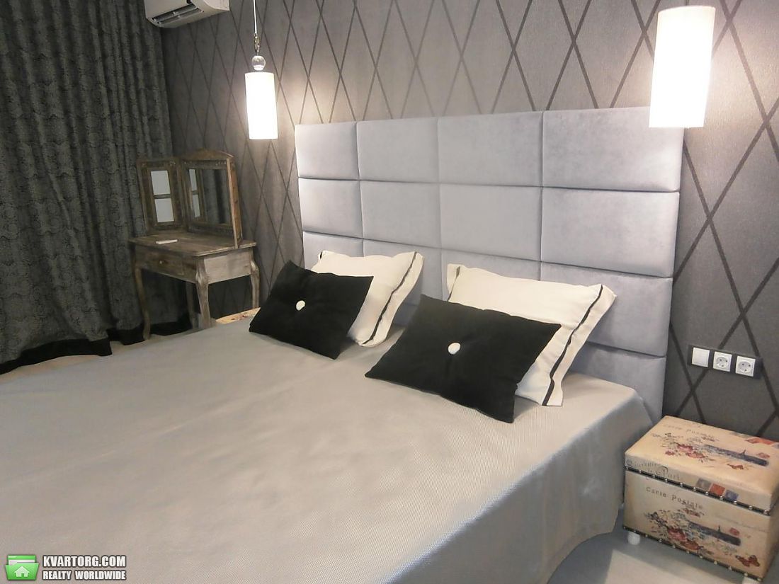 Rent out 3-room apartment. Киев,  Барбюса — photo 1