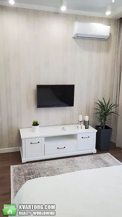 Rent out 2-room apartment. Киев, ул.Шолуденка 1в. — photo 8