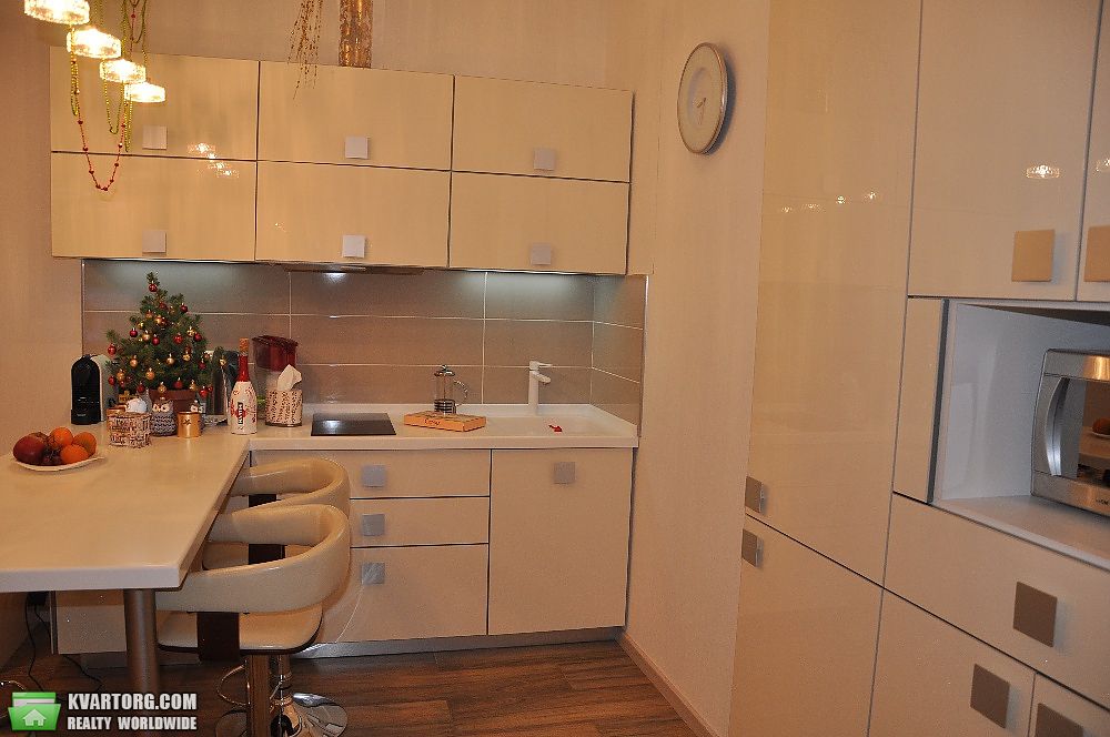 Rent out 1-room apartment. Киев, Жилянская — photo 2
