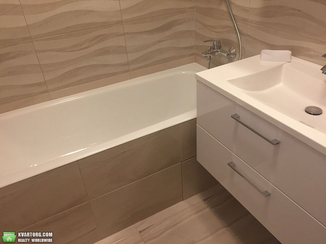 Rent out 2-room apartment. Киев,  Драгомирова — photo 3