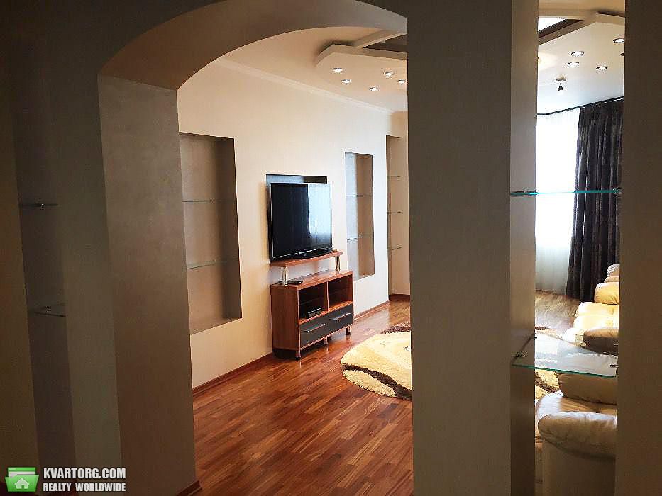 Rent out 3-room apartment. Киев,  Салютная — photo 2