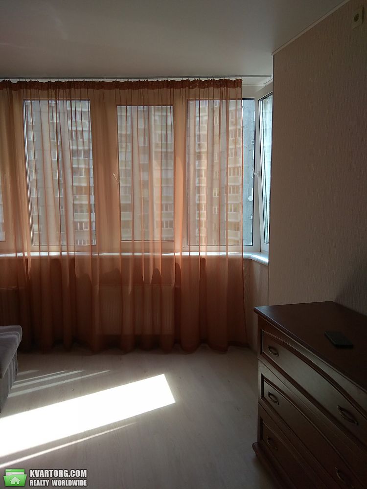 Rent out 1-room apartment. Киев, Харьковское шоссе — photo 2