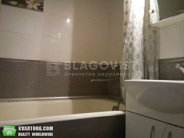Rent out 2-room apartment. Киев,  Гайдай — photo 7