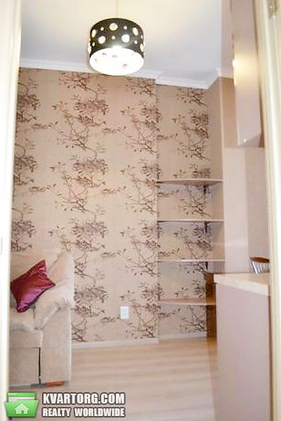 Rent out 1-room apartment. Киев,  Жилянская — photo 1