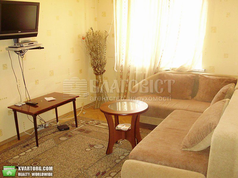 Rent out 2-room apartment. Киев,  Шелковичная — photo 1