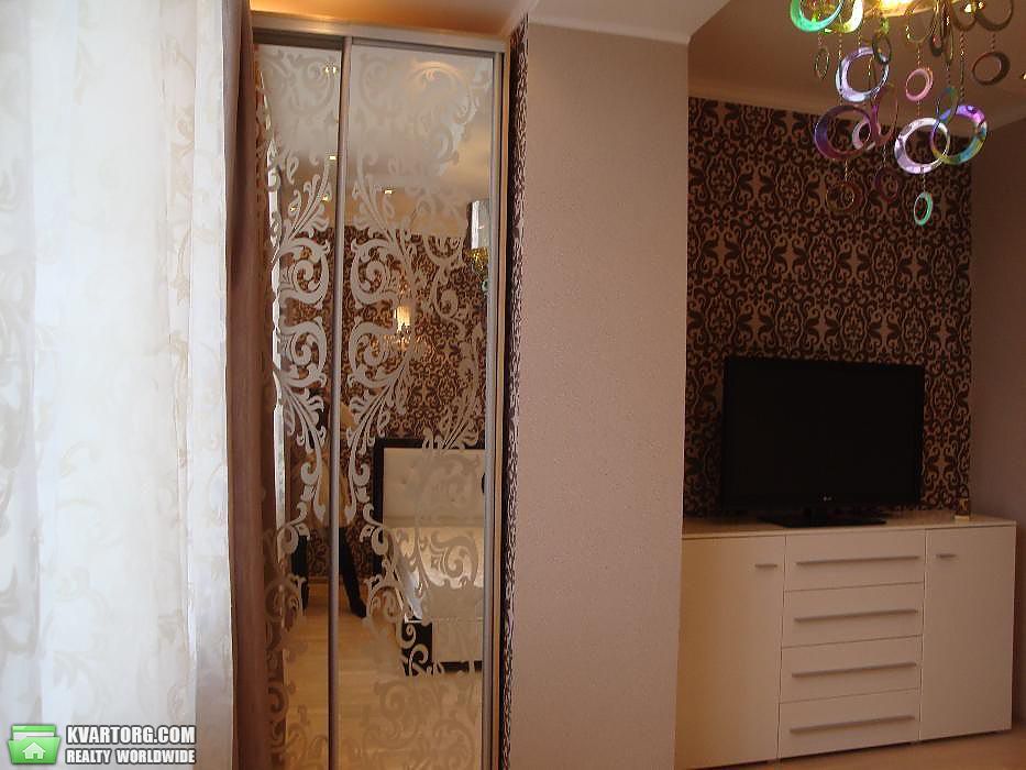 Rent out 2-room apartment. Киев,  Жилянская — photo 6
