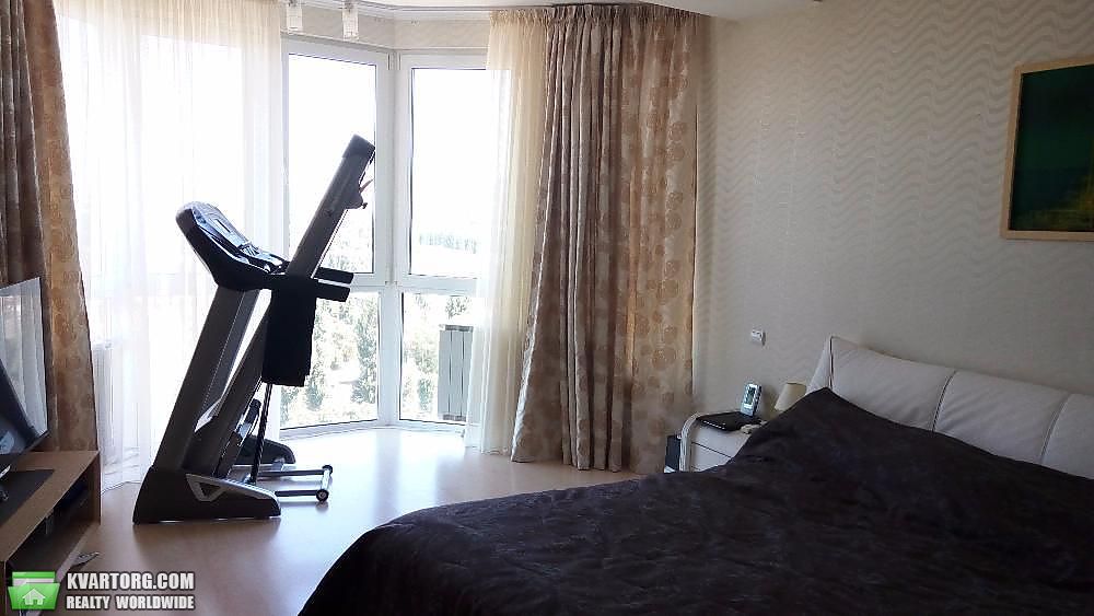 Sell 3-room apartment. Киев,  Волынская — photo 1