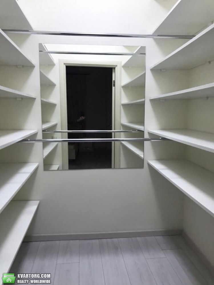 Rent out 2-room apartment. Киев,  Панельная — photo 10