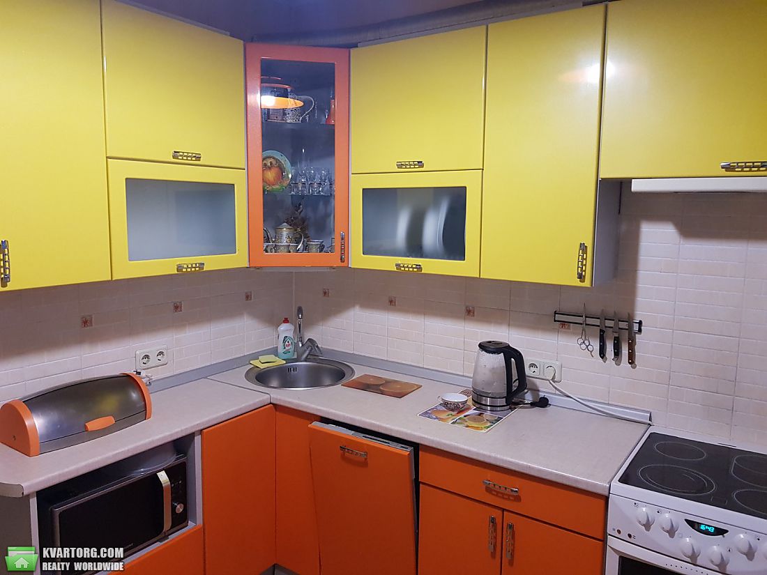 Rent out 2-room apartment. Киев,  Симиренко — photo 1
