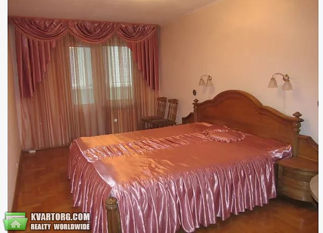 Rent out 3-room apartment. Киев,  Бажана — photo 2