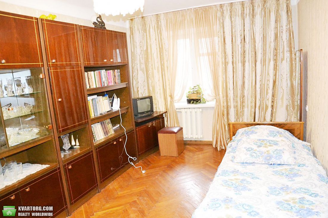Rent out 2-room apartment. Киев,  Предславинская — photo 1
