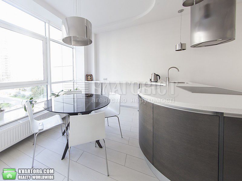 Rent out 2-room apartment. Киев, Драгомирова ул. — photo 7