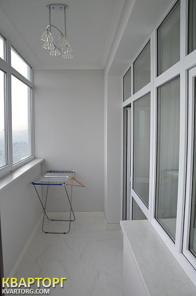 Rent out 3-room apartment. Киев, Щорса — photo 10