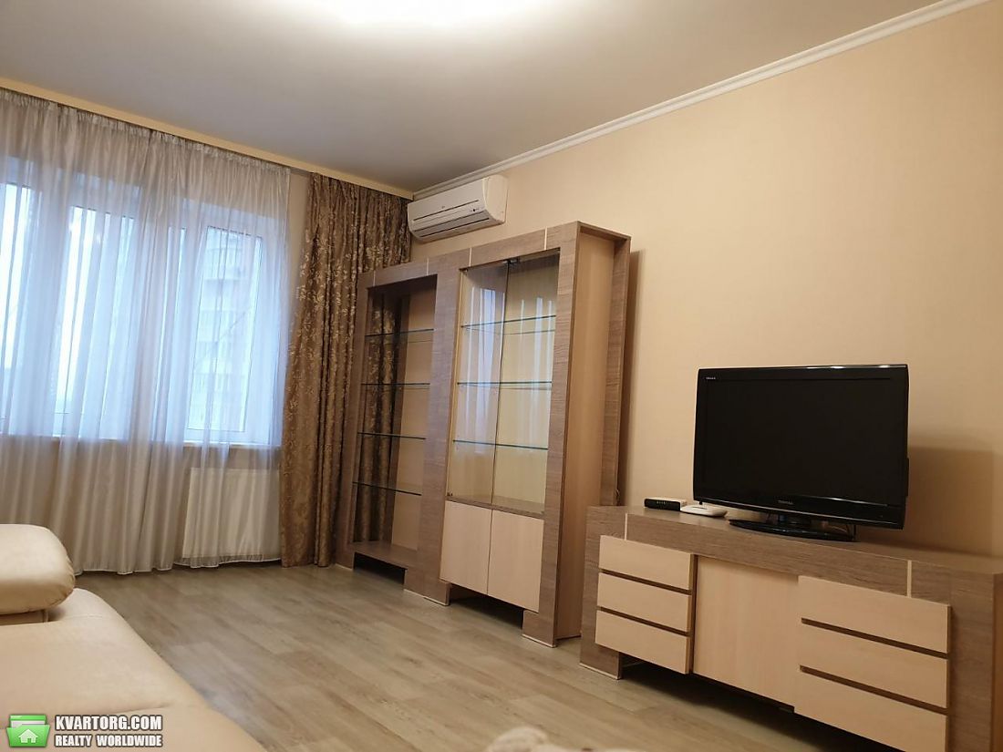 Rent out 2-room apartment. Киев,  Черновола — photo 2