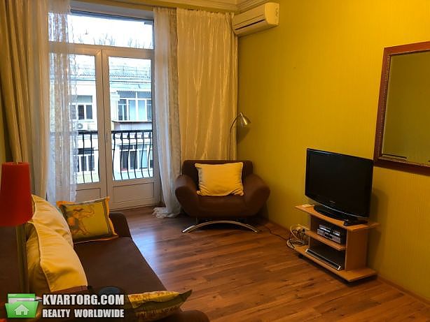 Rent out 2-room apartment. Киев,  Шелковичная — photo 1