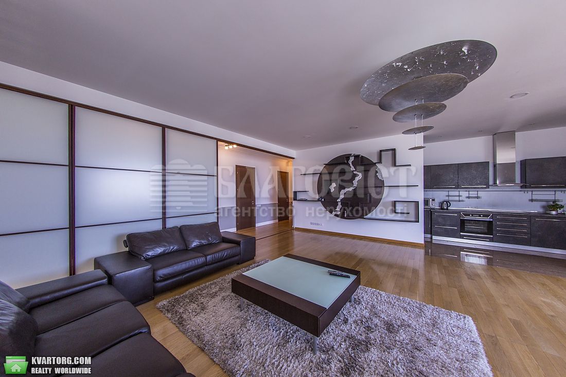 Rent out 4-room apartment. Киев,  Антонова — photo 8