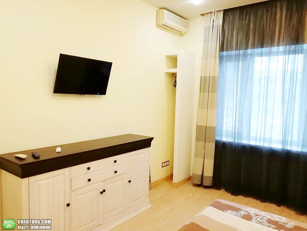 Rent out 2-room apartment. Киев,  Институтская — photo 4