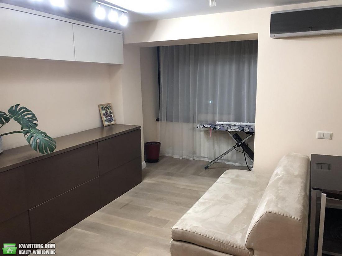 Rent out 3-room apartment. Киев, Ильенко — photo 1
