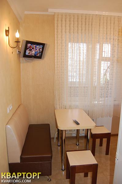 Rent out 2-room apartment. Киев,  Фрунзе — photo 3
