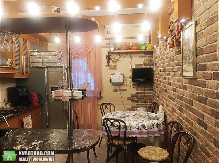 Rent out 5-room apartment. Киев,  Франко — photo 3