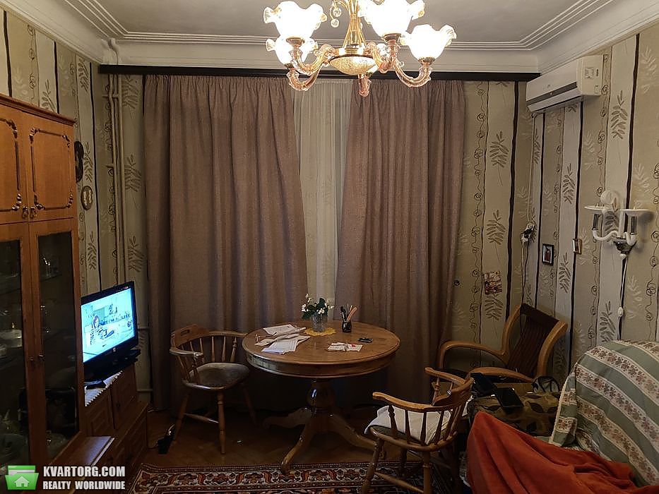 Sell 2-room apartment. Киев, Поправки — photo 1