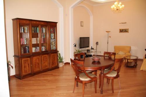 Rent out 2-room apartment. Одесса, Екатеринеская пл. — photo 10