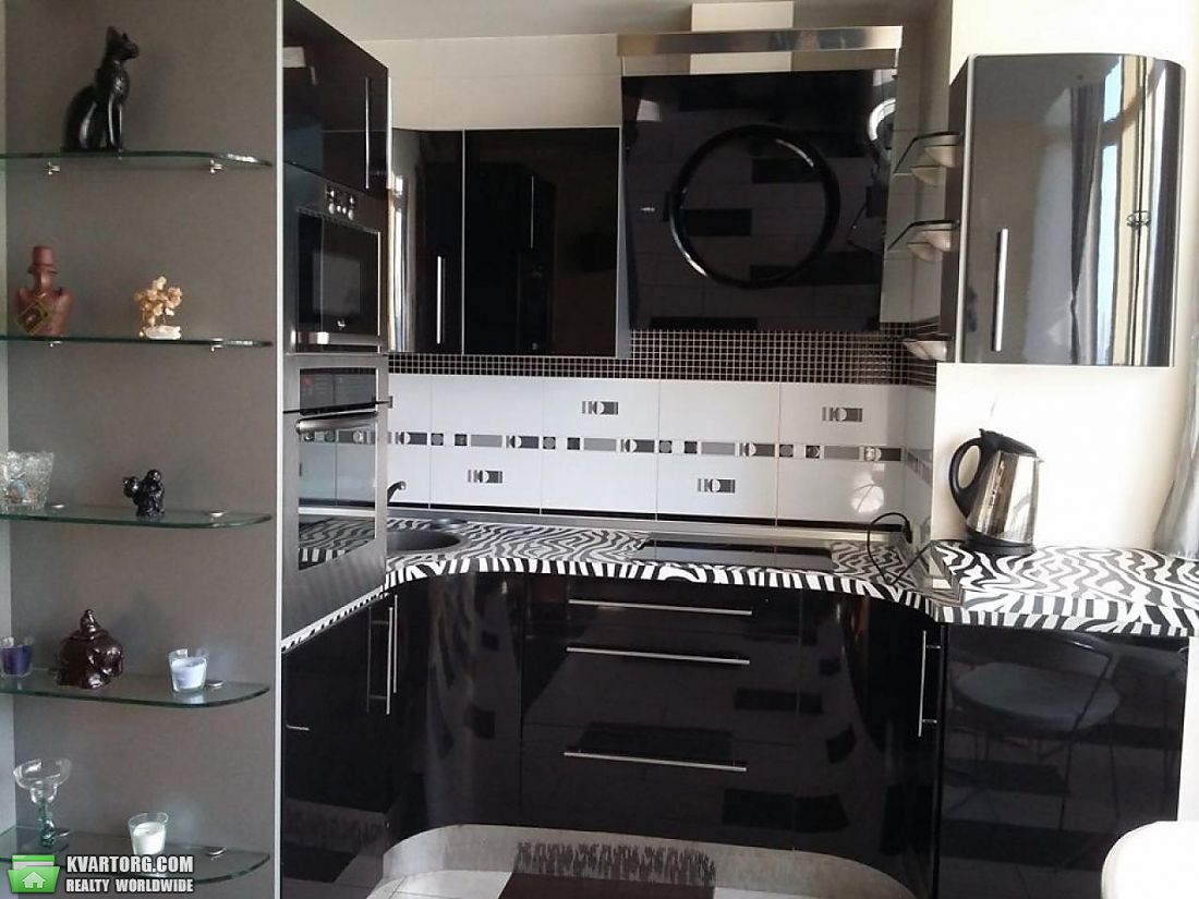 Rent out 2-room apartment. Киев,  Черновола — photo 2