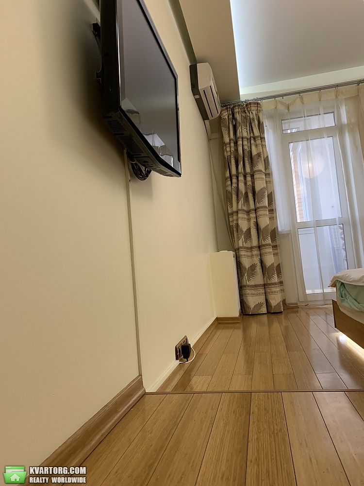 Rent out 3-room apartment. Киев,  Паньковская — photo 1