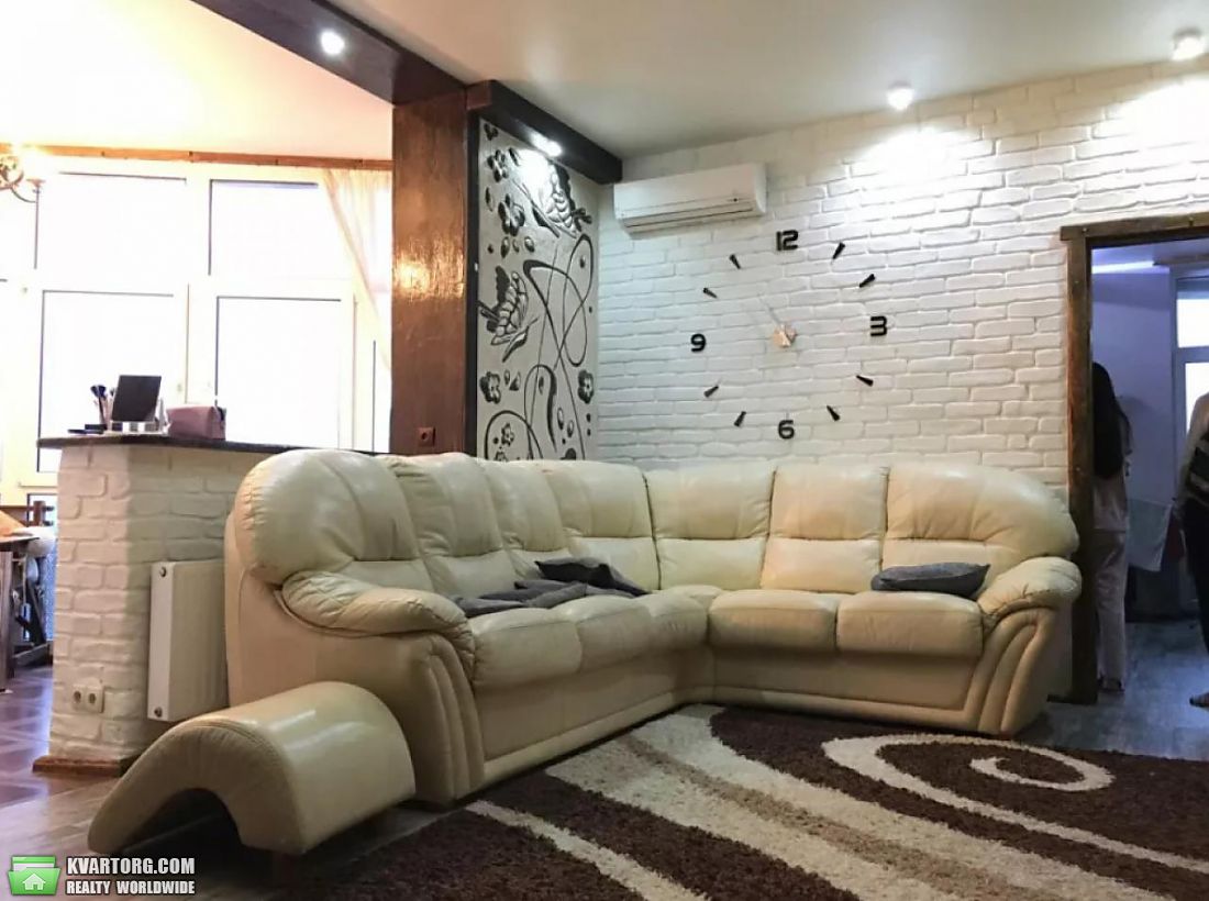 Rent out 2-room apartment. Киев,  Глубочицкая — photo 1