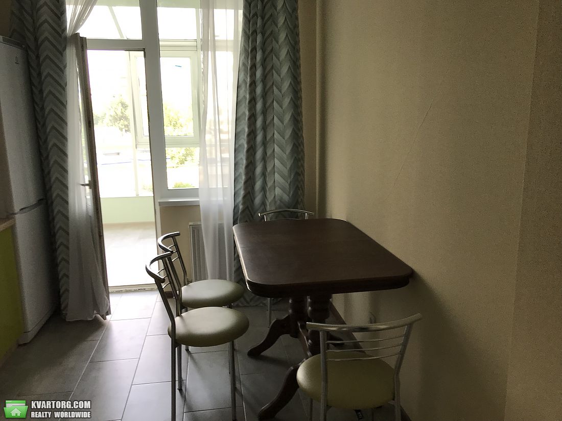 Rent out 2-room apartment. Киев,  Глушкова пр — photo 2