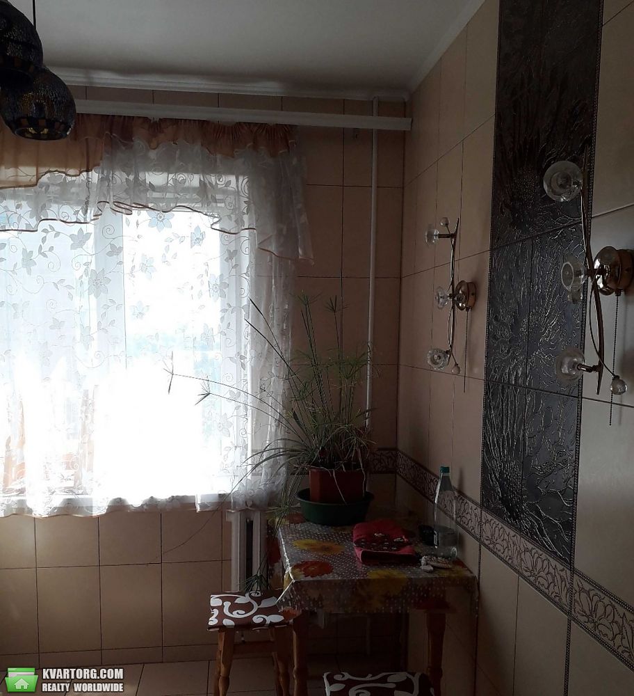 Rent out 2-room apartment. Киев,  Бажана — photo 2