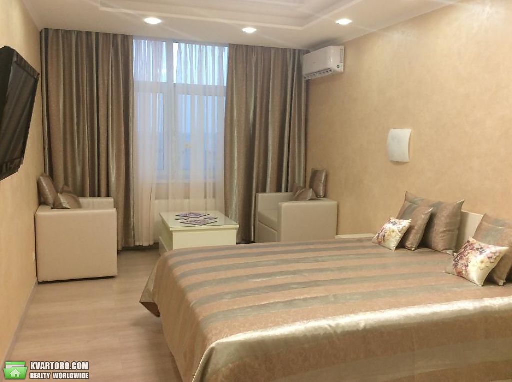 Rent out 2-room apartment. Киев,  Драгоманова — photo 1