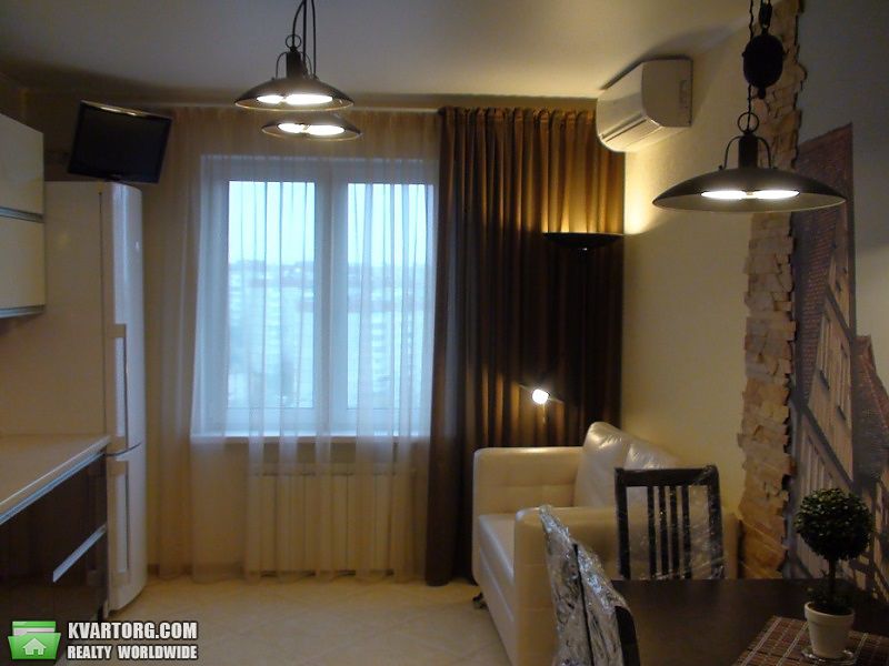 Sell 3-room apartment. Киев,  Правды пр — photo 1