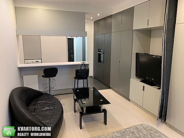 Sell 1-room apartment. Киев,  Жилянская — photo 1