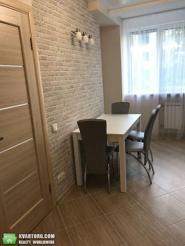 Rent out 2-room apartment. Киев,  Богдана Хмельницкого — photo 5