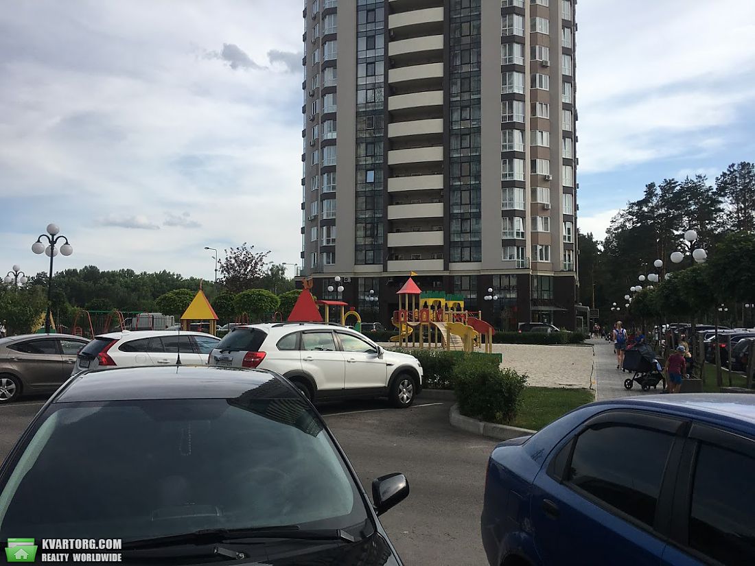 Rent out 2-room apartment. Бровары,  Черновола — photo 1