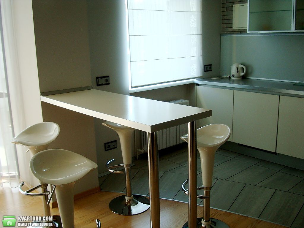 Rent out 3-room apartment. Днепропетровск, Комсомольская — photo 1