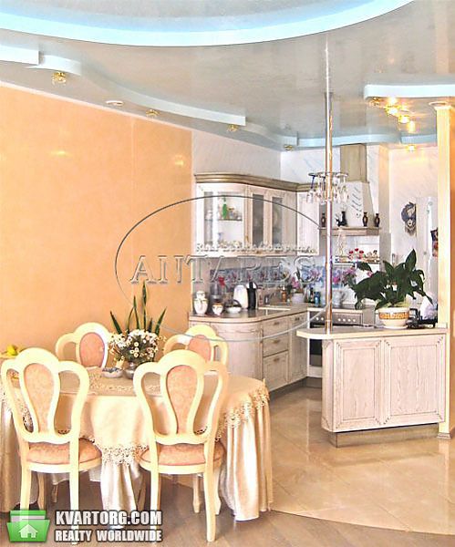 Rent out 3-room apartment. Киев, Жилянская — photo 1