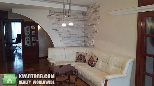 Sell 4-room apartment. Киев,  Клиническая — photo 1