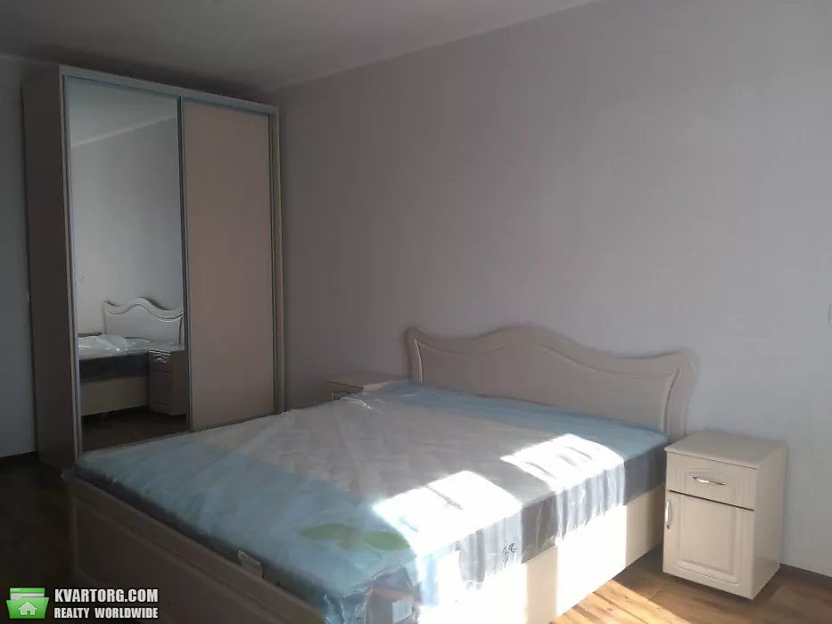 Rent out 2-room apartment. Киев,  Немировича-Данченко — photo 1