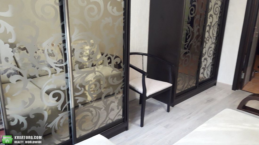 Rent out 2-room apartment. Киев,  Дегтяревская — photo 2