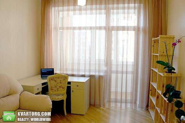 Rent out 3-room apartment. Киев,  Павловская — photo 1