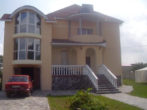 Rent out house. Киев, Садовая 162 — photo 1