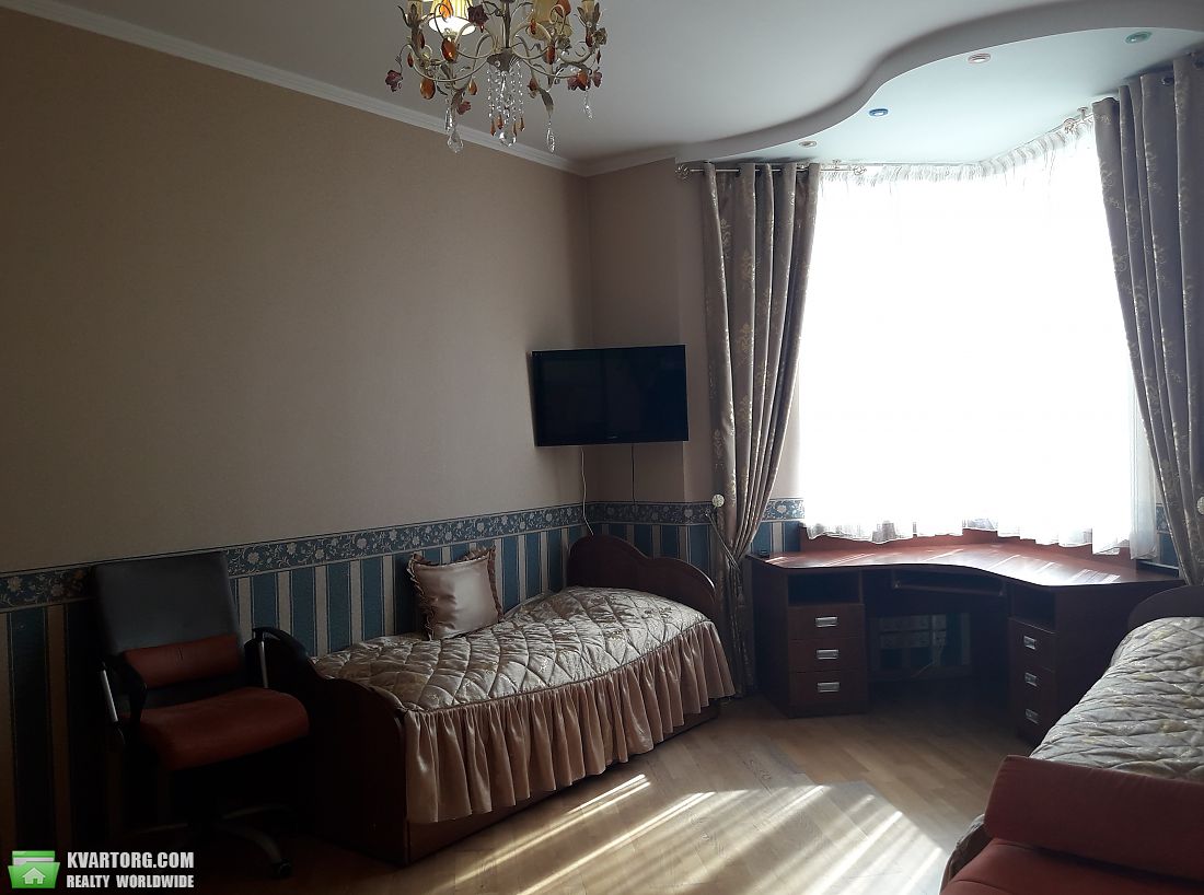 Rent out 3-room apartment. Киев,  Щорса — photo 8