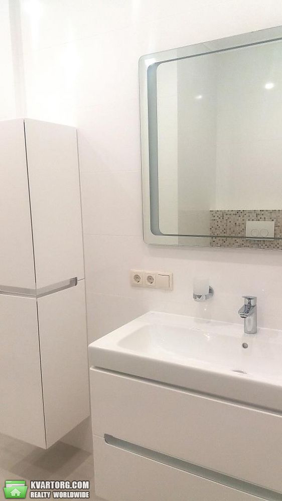 Rent out 3-room apartment. Киев,  Почайнинская — photo 7