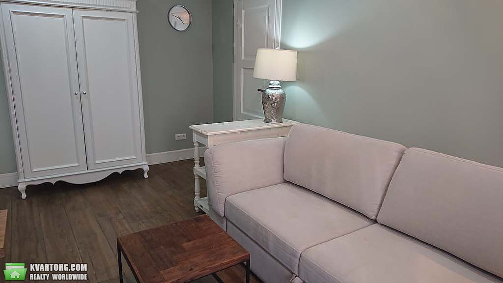 Rent out 2-room apartment. Киев,  Франко — photo 6