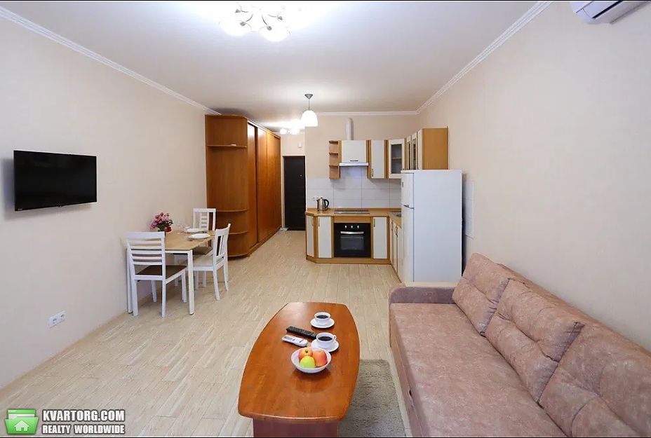 Rent out 1-room apartment. Киев,  Львовская — photo 1