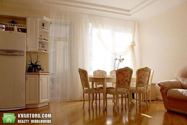 Rent out 3-room apartment. Киев,  Павловская — photo 10