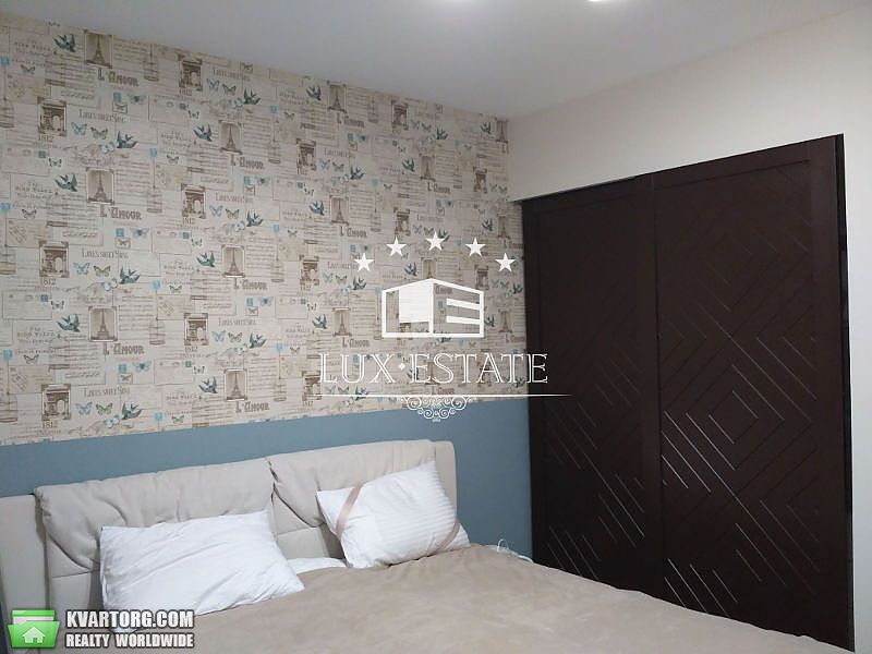 Rent out 3-room apartment. Киев,  Бажана — photo 2