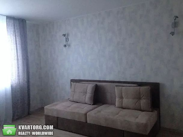 Rent out 1-room apartment. Киев, Панельная — photo 1